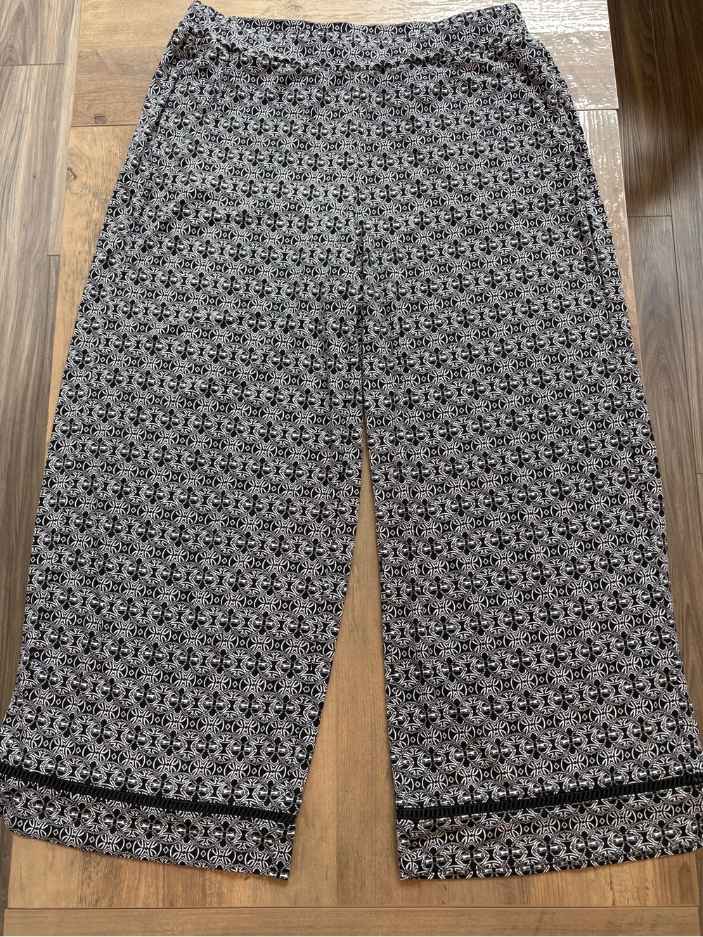 Rafaella Wide Leg Cropped Medallion Print Palazzo Pants Size M